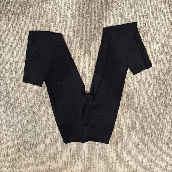 Aerie Scalloped Black Leggings - Picture 2 of 3